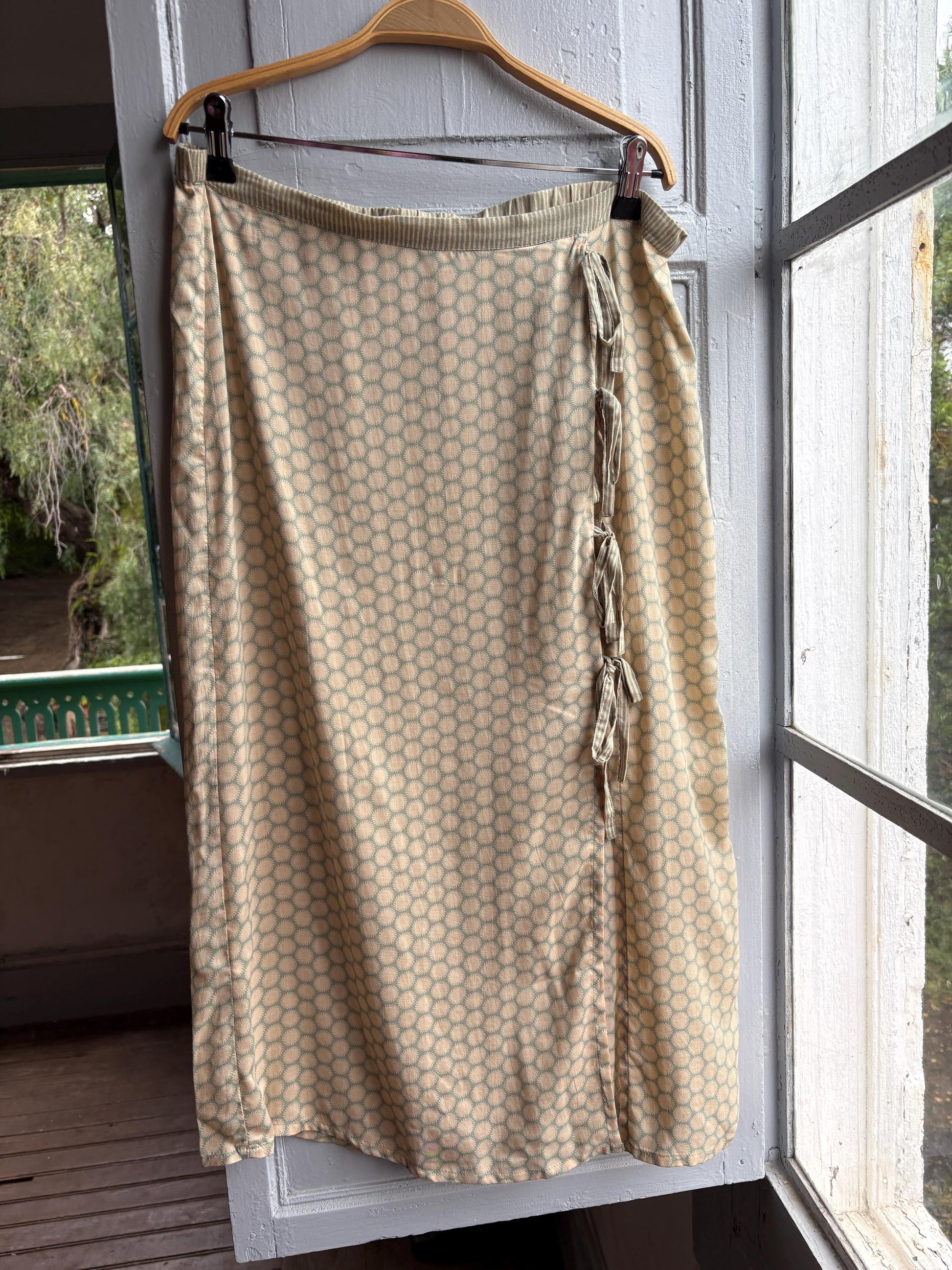 Bohemian Chic Midi Skirt With Side Slit — additional view 5