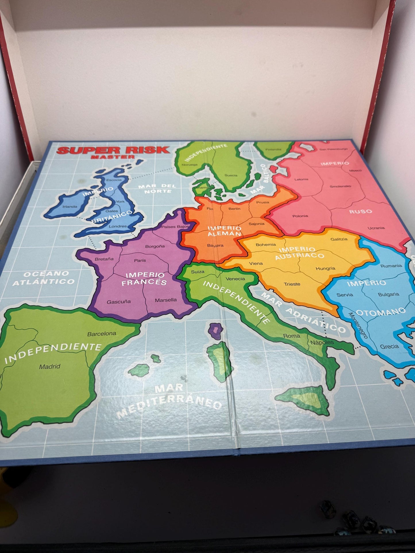 Vintage 1986 Parker Brothers Super Risk Master Board Game Spanish