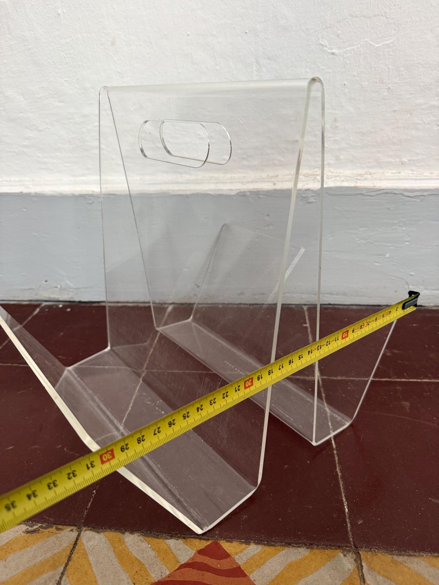 Minimalist Acrylic Magazine Holder With Circular Handle — additional view 10