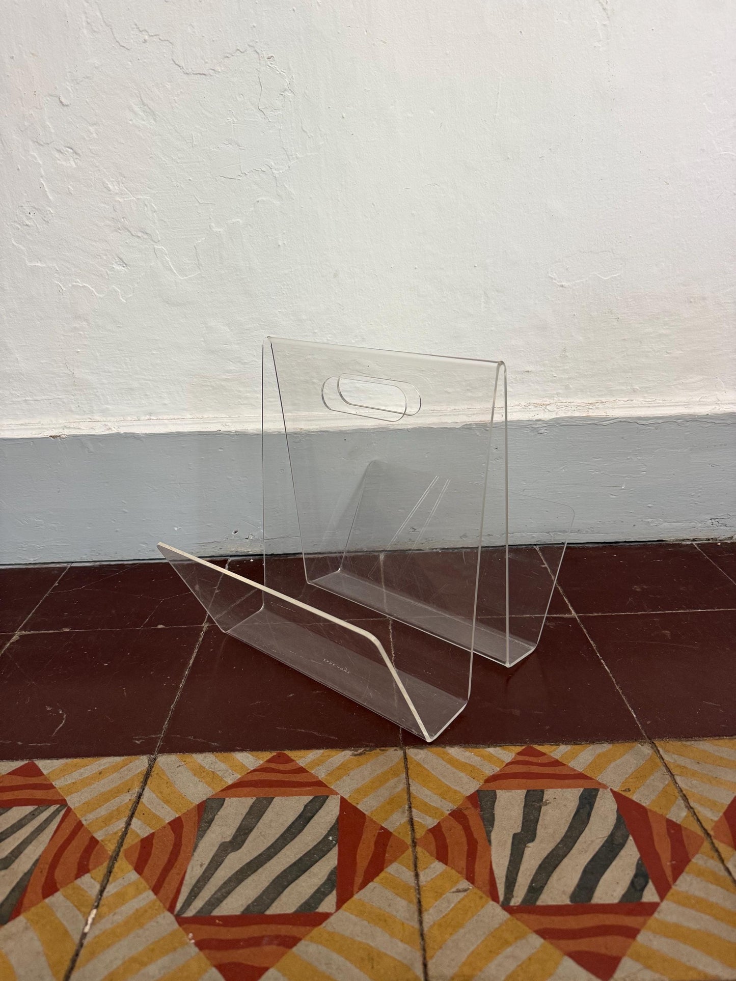 Minimalist Acrylic Magazine Holder With Circular Handle — additional view 5