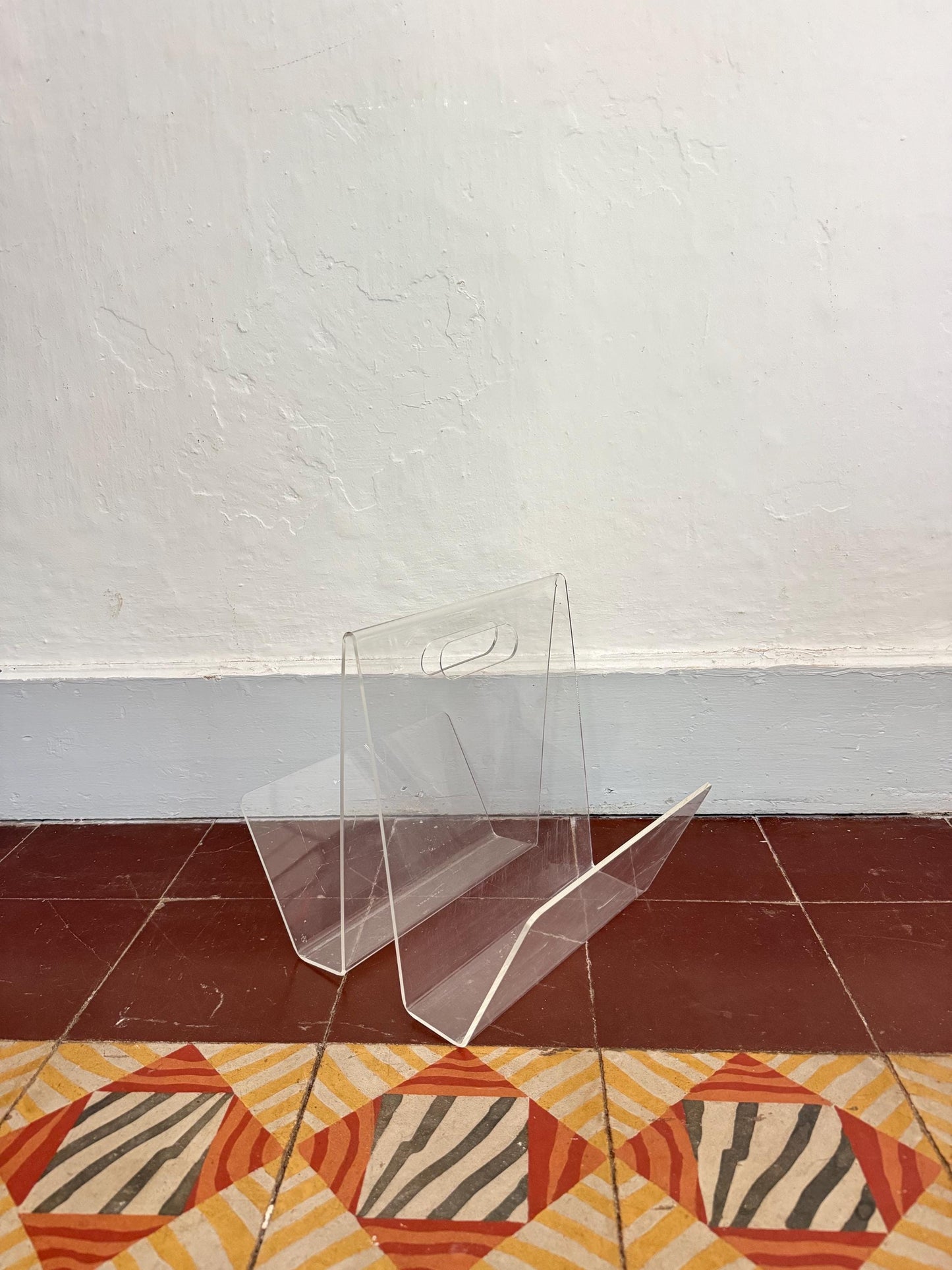 Minimalist Acrylic Magazine Holder With Circular Handle — additional view 9