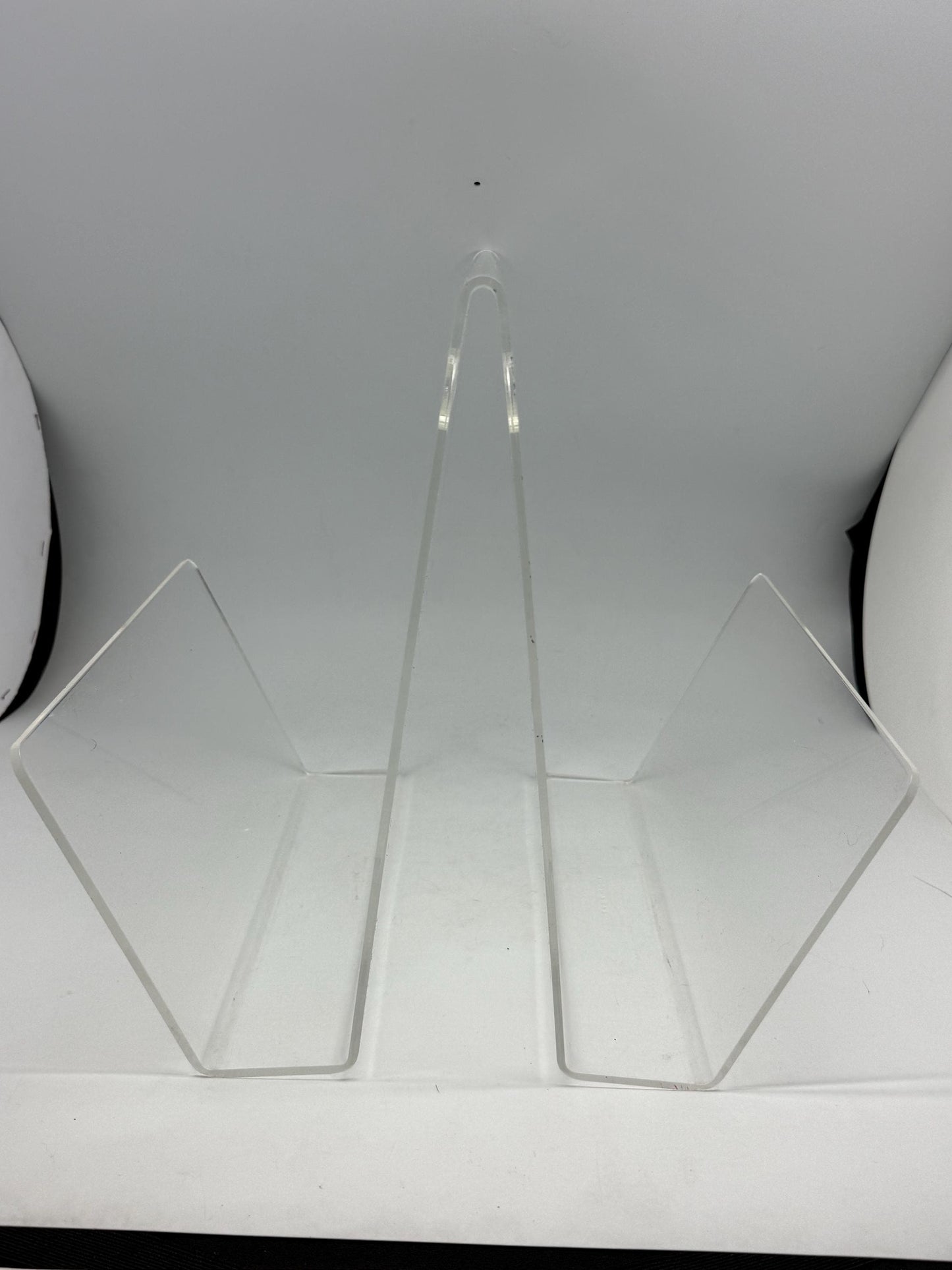 Minimalist Acrylic Magazine Holder With Circular Handle — additional view 15