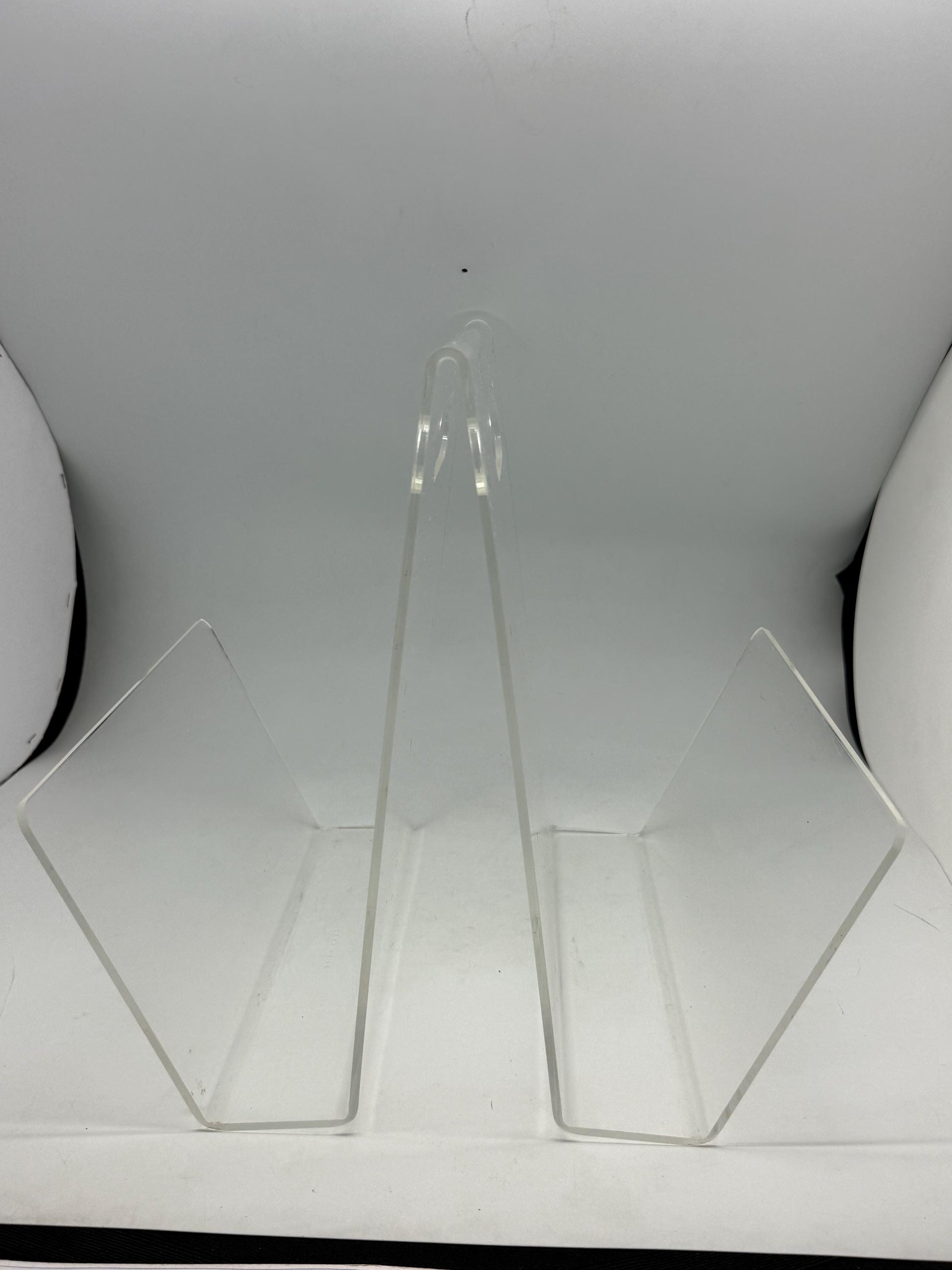 Minimalist Acrylic Magazine Holder With Circular Handle — additional view 17