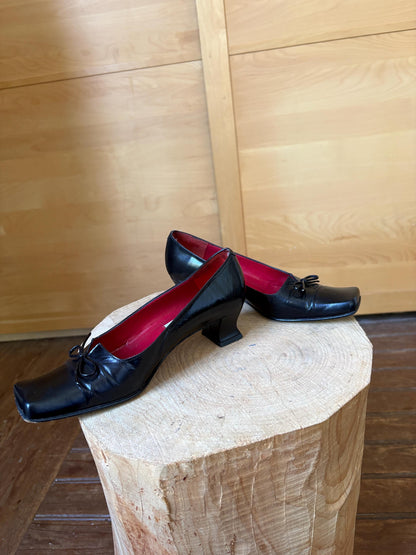 Vintage Black Leather Heels Made in Spain, Bow Pumps Parisian Chic, Y2K Office Elegant, Size EU 37