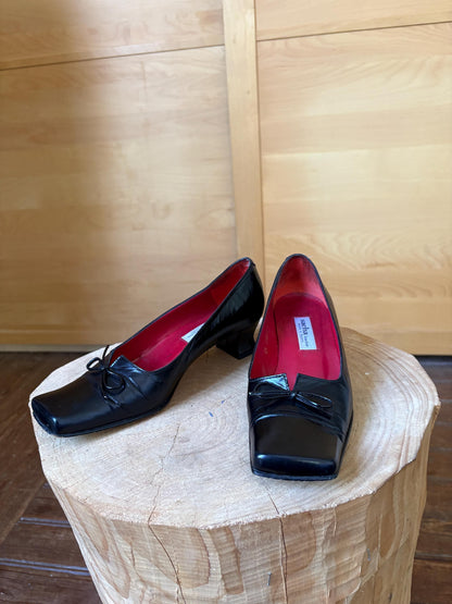 Vintage Black Leather Heels Made in Spain, Bow Pumps Parisian Chic, Y2K Office Elegant, Size EU 37