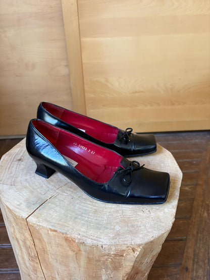 Vintage Black Leather Heels Made in Spain, Bow Pumps Parisian Chic, Y2K Office Elegant, Size EU 37