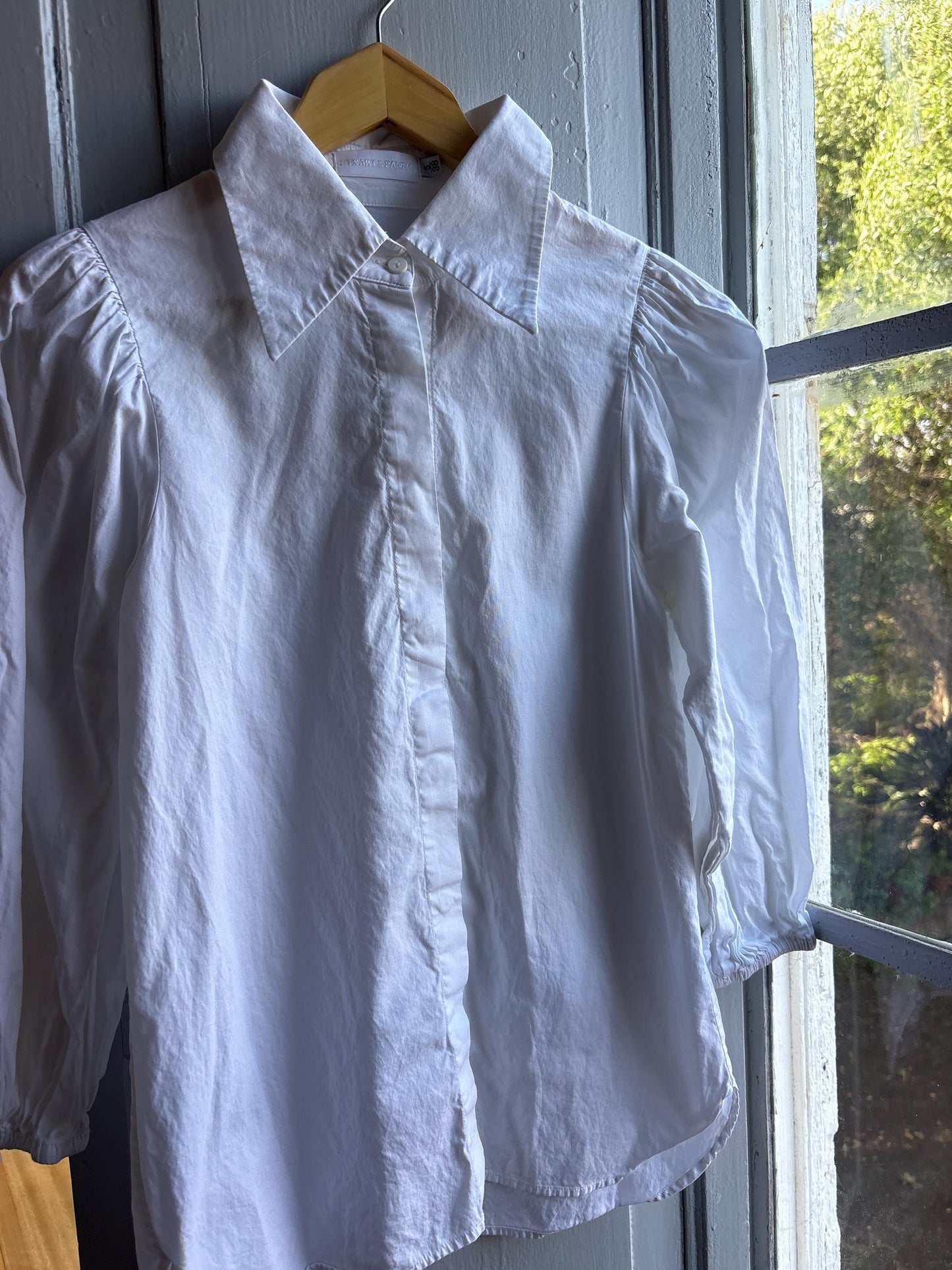 White Cotton Blouse - Luxe Minimalist Style — fabric close-up