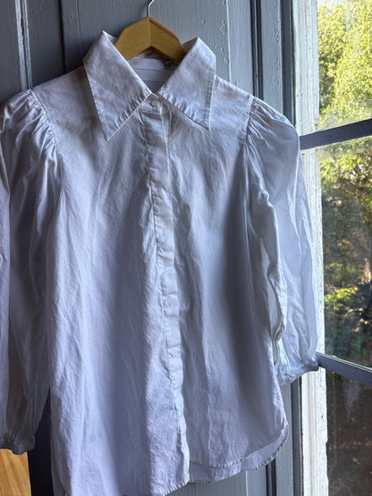 White Cotton Blouse - Luxe Minimalist Style — fabric close-up