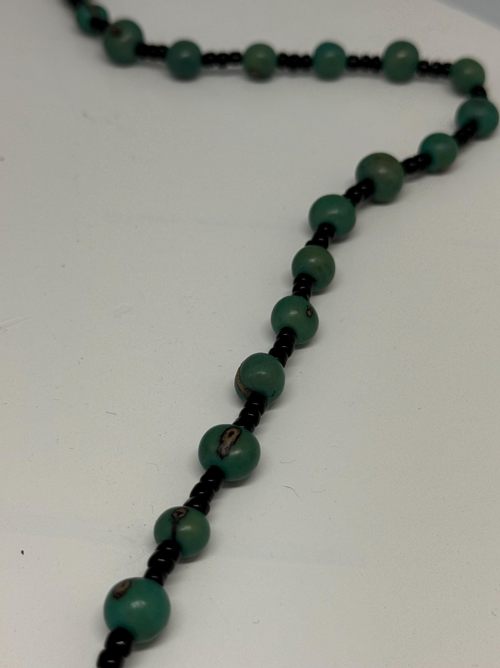 Vintage Green Beaded Seed Necklace — detail