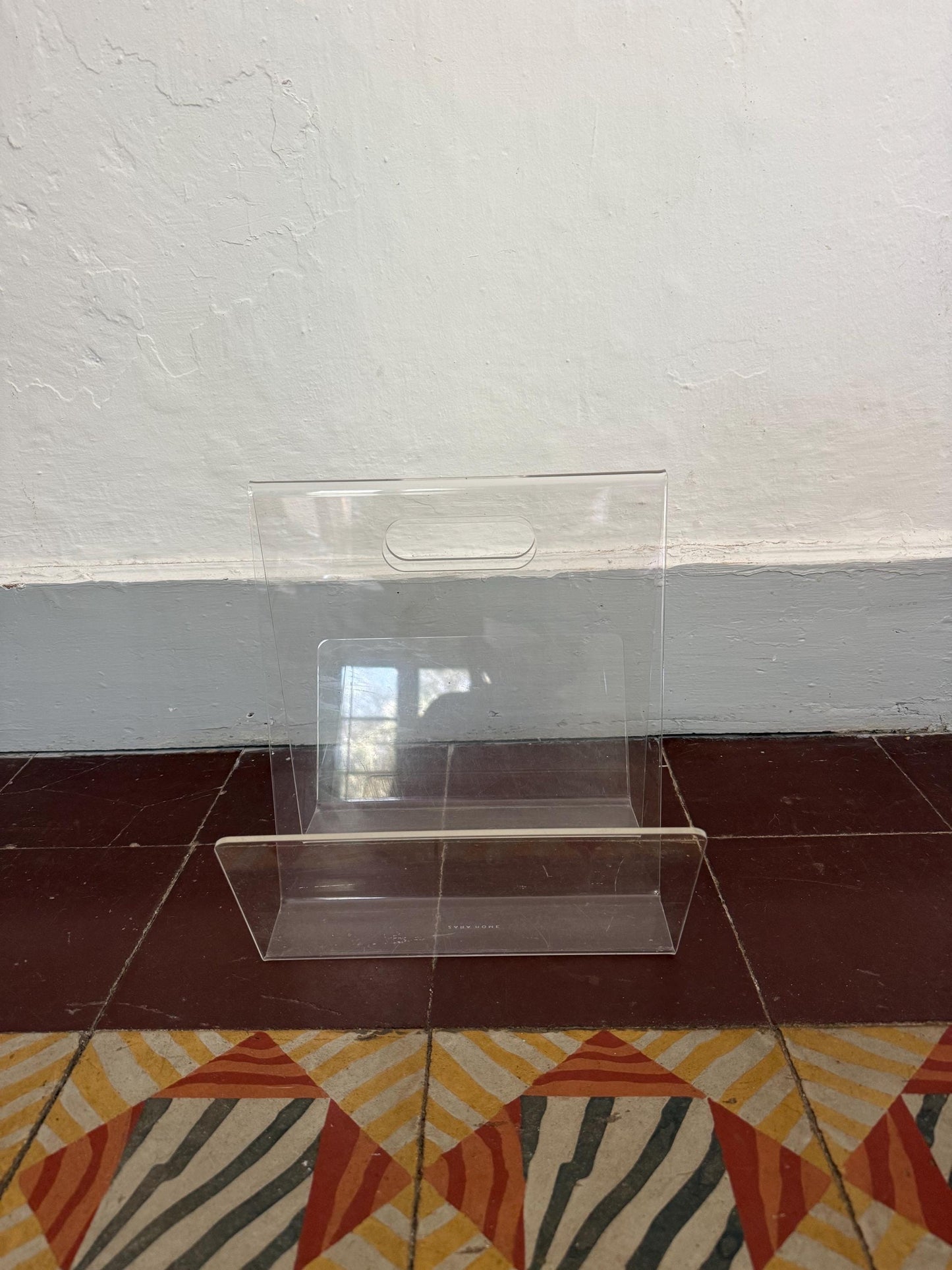 Minimalist Acrylic Magazine Holder With Circular Handle — additional view 8