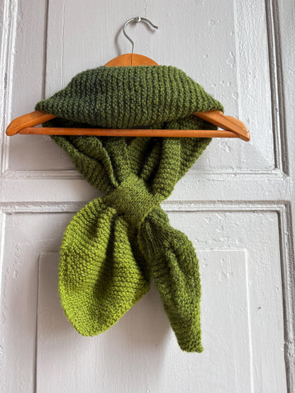 Vintage Wool Scarf, Green Knit Winter Scarf, Waldorf Child Scarf, Sustainable outlander Wool Neck Warmer, Handmade Style, Unisex