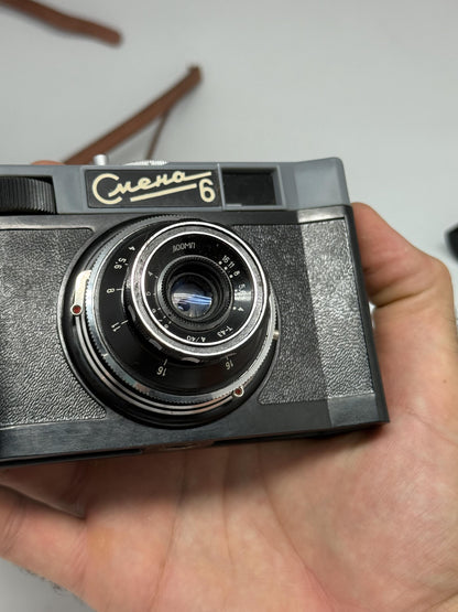 Vintage Camera with Original Carry Bag, Classic Film Camera Set, Retro Photography Collectable, Gift for Camera Lovers