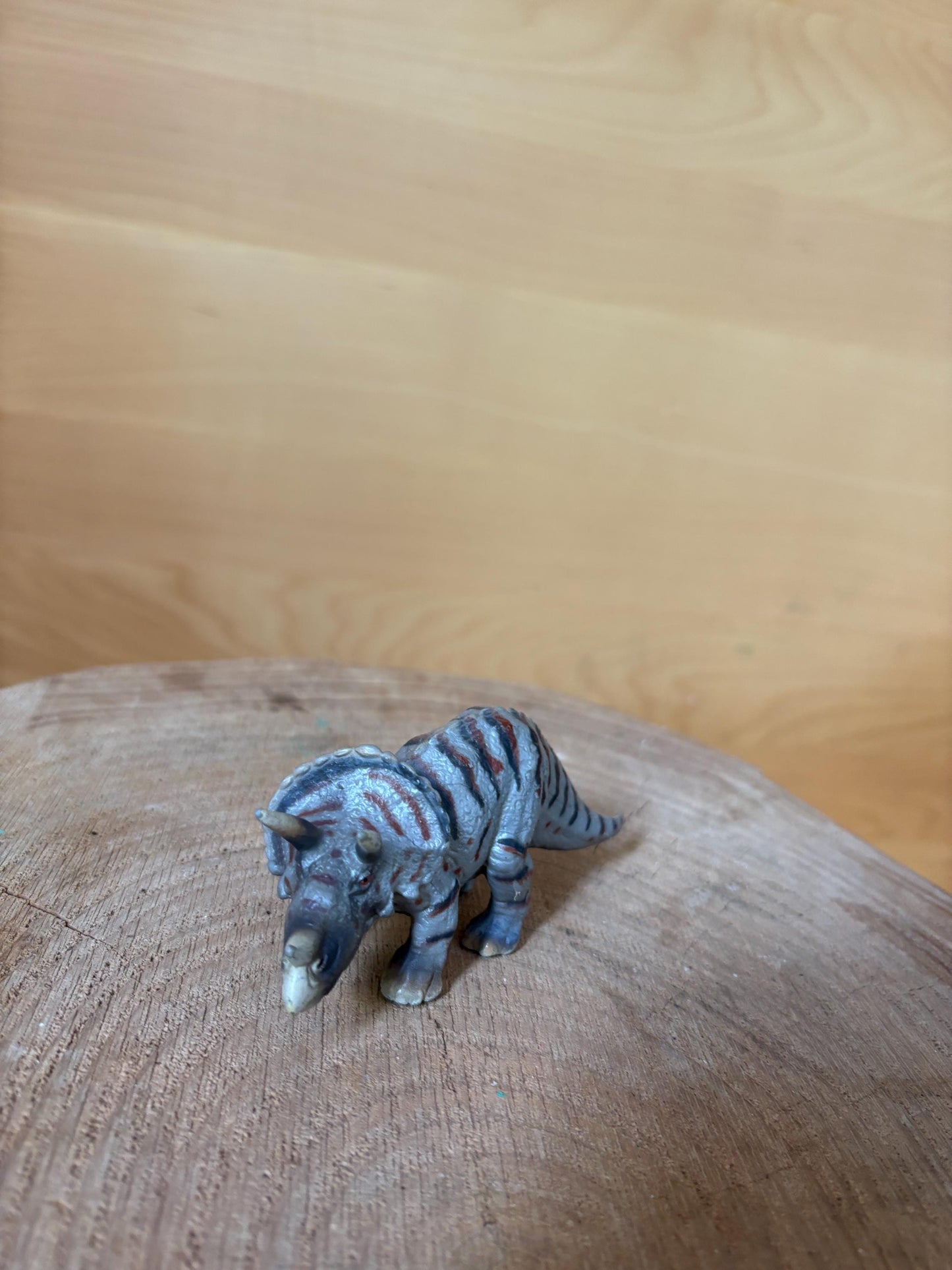 Schleich Triceratops Dinosaur Figure 73527, Kids Toy, Vintage Pre-Loved Dinosaur, 12.5 cm, Collectable Animal Figure