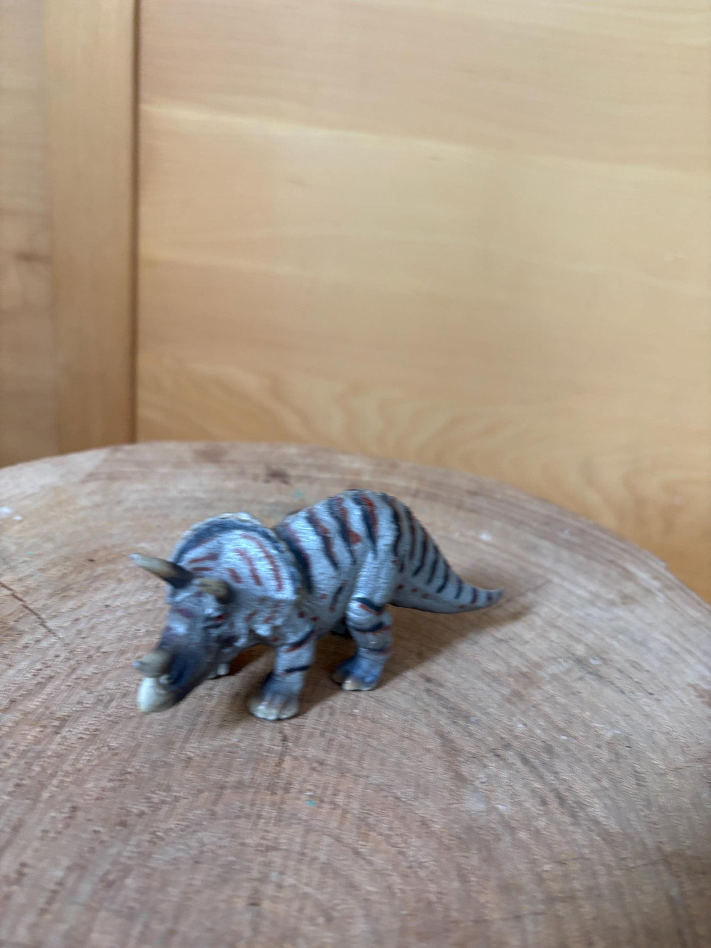 Schleich Triceratops Dinosaur Figure 73527, Kids Toy, Vintage Pre-Loved Dinosaur, 12.5 cm, Collectable Animal Figure