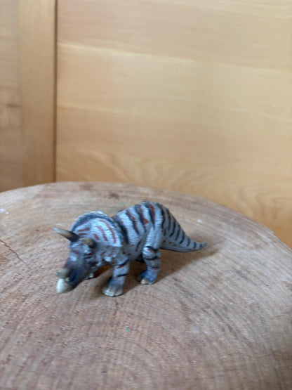 Schleich Triceratops Dinosaur Figure 73527, Kids Toy, Vintage Pre-Loved Dinosaur, 12.5 cm, Collectable Animal Figure