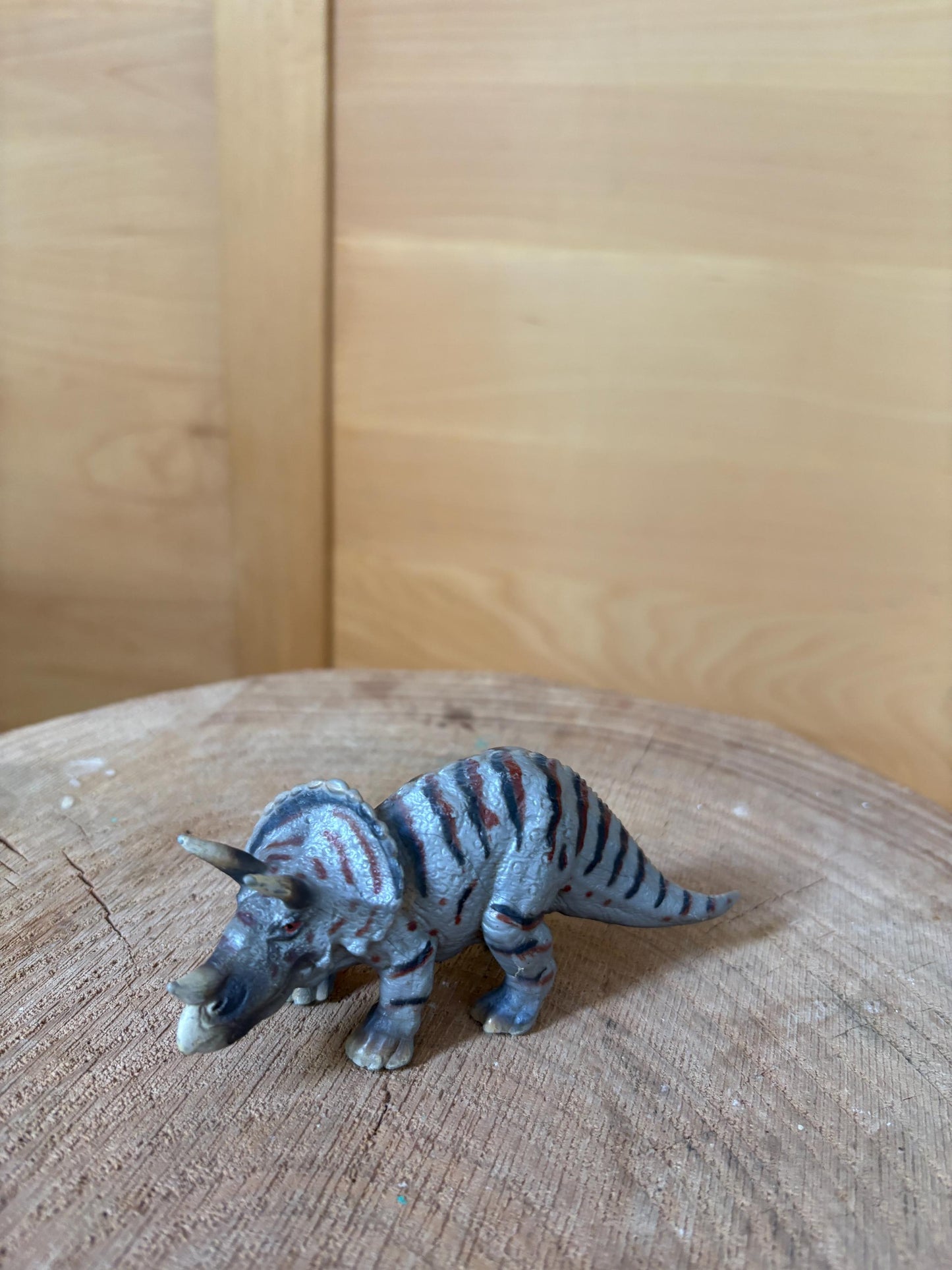 Schleich Triceratops Dinosaur Figure 73527, Kids Toy, Vintage Pre-Loved Dinosaur, 12.5 cm, Collectable Animal Figure