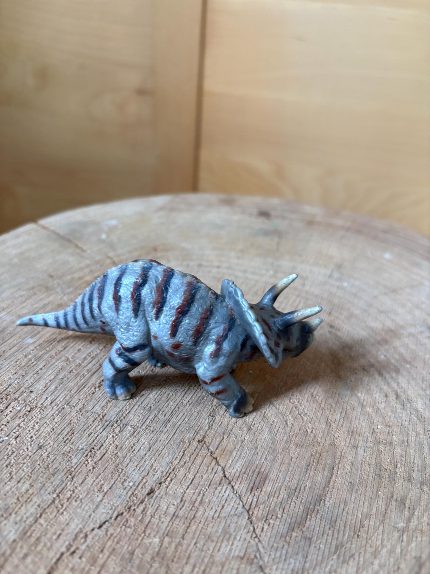 Schleich Triceratops Dinosaur Figure 73527, Kids Toy, Vintage Pre-Loved Dinosaur, 12.5 cm, Collectable Animal Figure