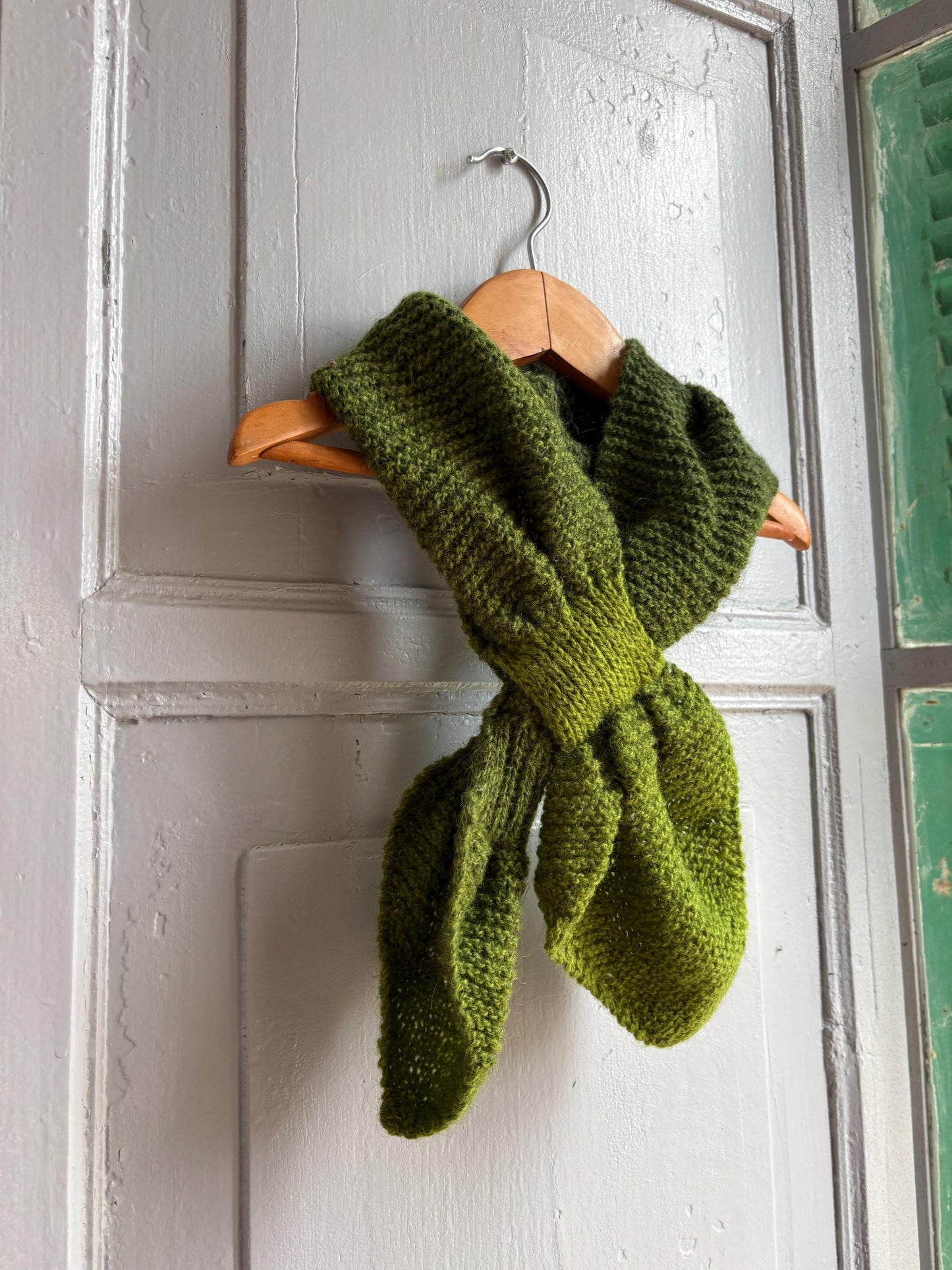 Vintage Wool Scarf, Green Knit Winter Scarf, Waldorf Child Scarf, Sustainable outlander Wool Neck Warmer, Handmade Style, Unisex