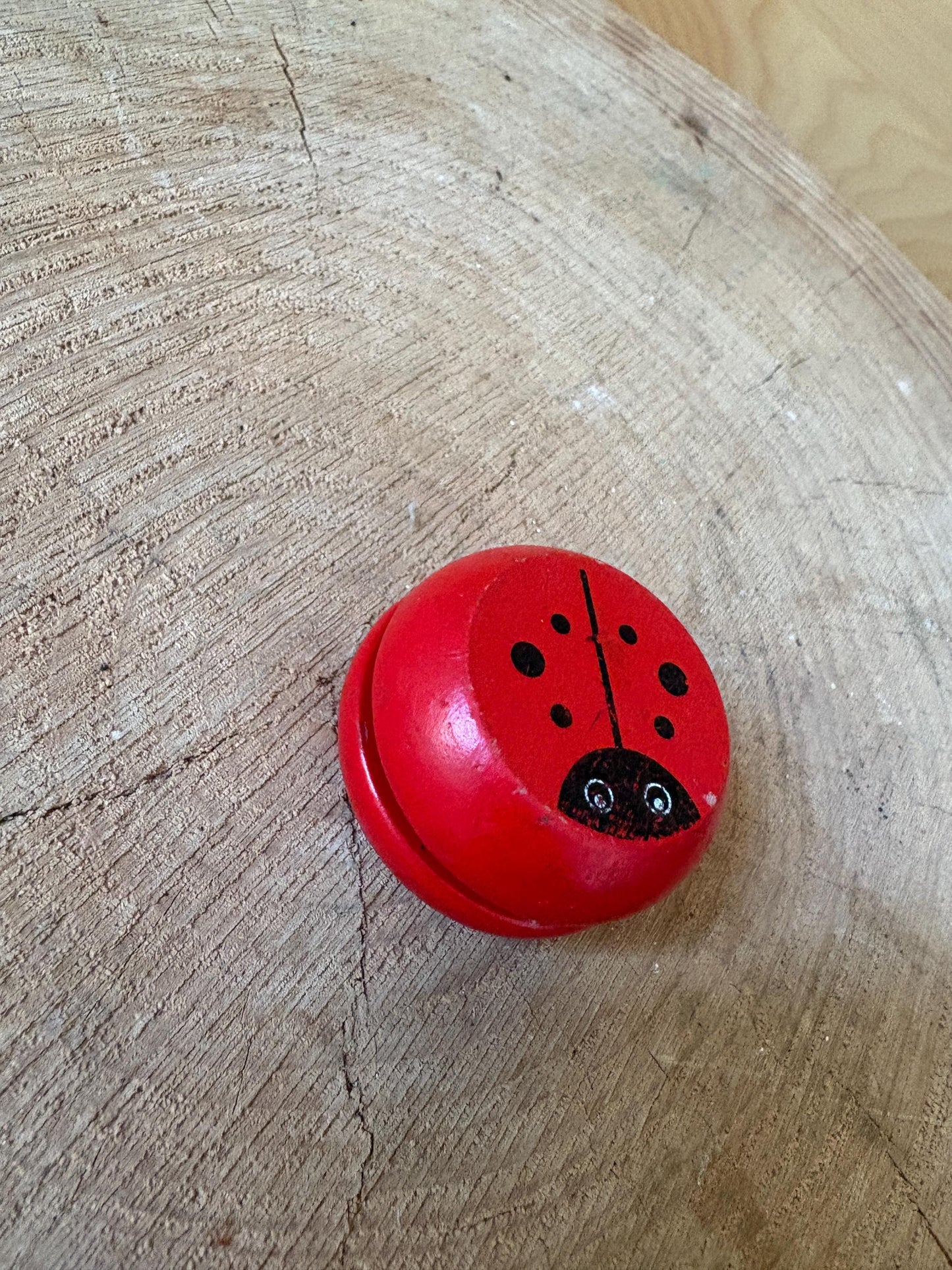 Wooden Ladybug yoyo Toy, Red Painted Ladybird Disc, 5 cm, Secondhand Collectible, Small Nature Toy