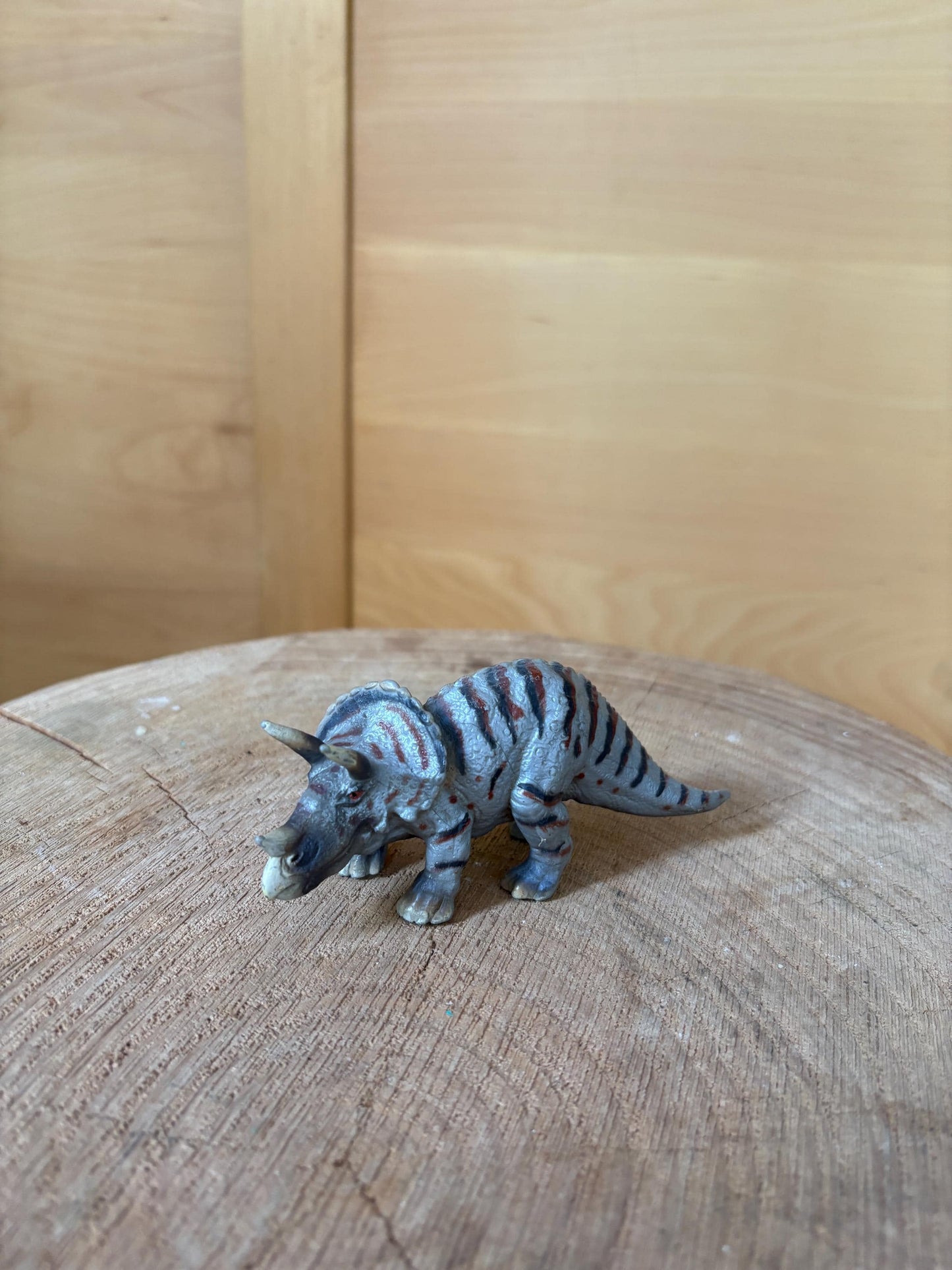 Schleich Triceratops Dinosaur Figure 73527, Kids Toy, Vintage Pre-Loved Dinosaur, 12.5 cm, Collectable Animal Figure