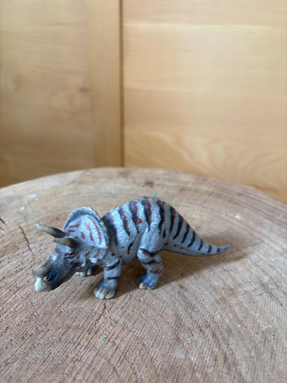 Schleich Triceratops Dinosaur Figure 73527, Kids Toy, Vintage Pre-Loved Dinosaur, 12.5 cm, Collectable Animal Figure