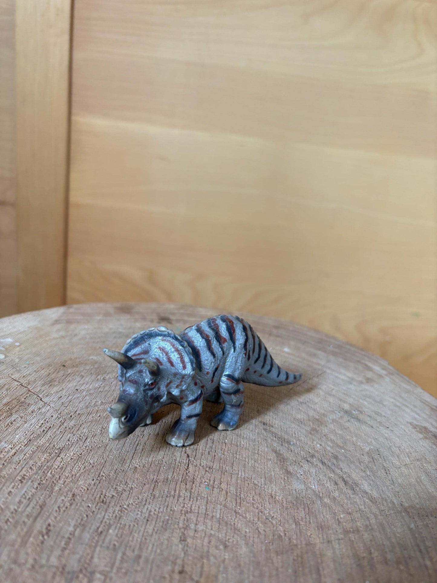 Schleich Triceratops Dinosaur Figure 73527, Kids Toy, Vintage Pre-Loved Dinosaur, 12.5 cm, Collectable Animal Figure