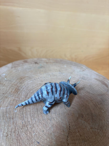 Schleich Triceratops Dinosaur Figure 73527, Kids Toy, Vintage Pre-Loved Dinosaur, 12.5 cm, Collectable Animal Figure