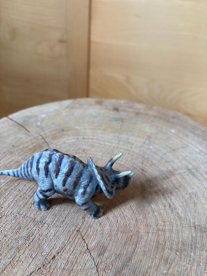 Schleich Triceratops Dinosaur Figure 73527, Kids Toy, Vintage Pre-Loved Dinosaur, 12.5 cm, Collectable Animal Figure