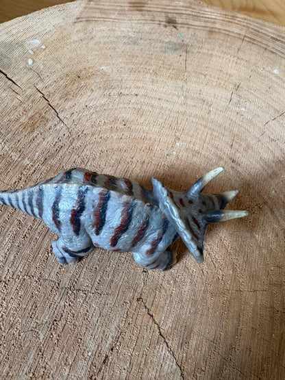Schleich Triceratops Dinosaur Figure 73527, Kids Toy, Vintage Pre-Loved Dinosaur, 12.5 cm, Collectable Animal Figure