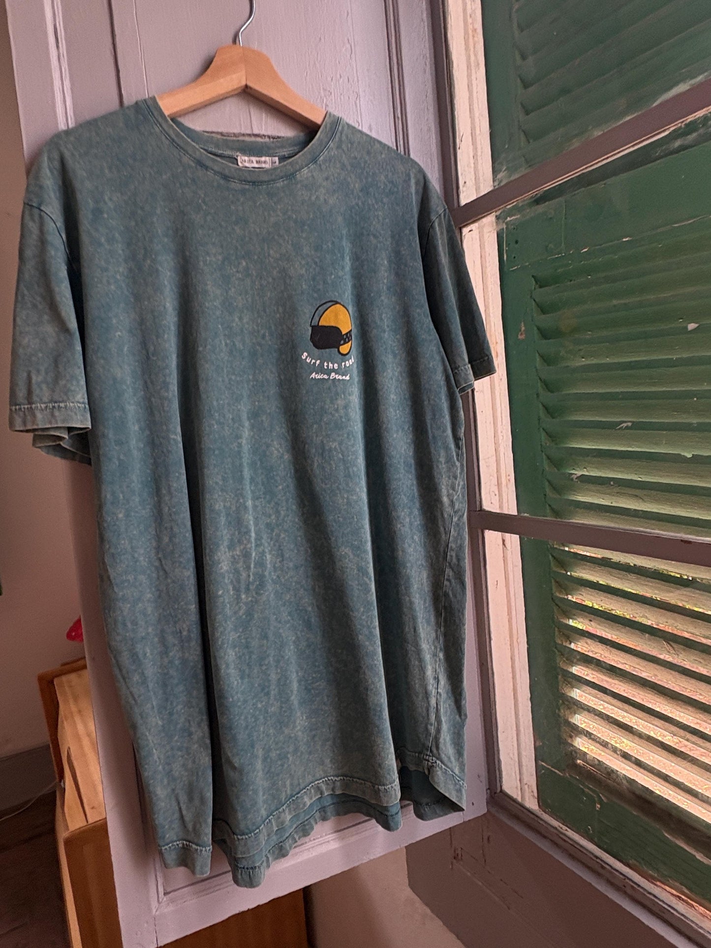 Vintage Cotton Surf Shirt - Men's Button-Up — fabric close-up