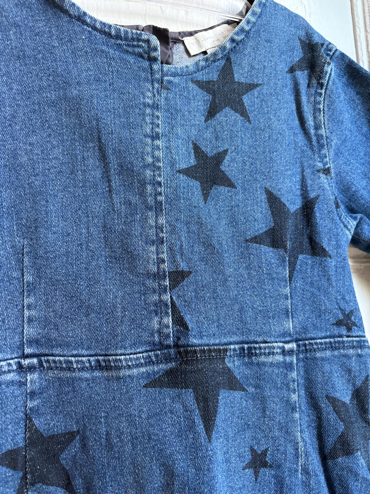 Stella McCartney Kids Star Print Denim Dress — additional view 6