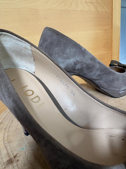 Brown Suede Leather Pumps Made in Spain — fabric close-up