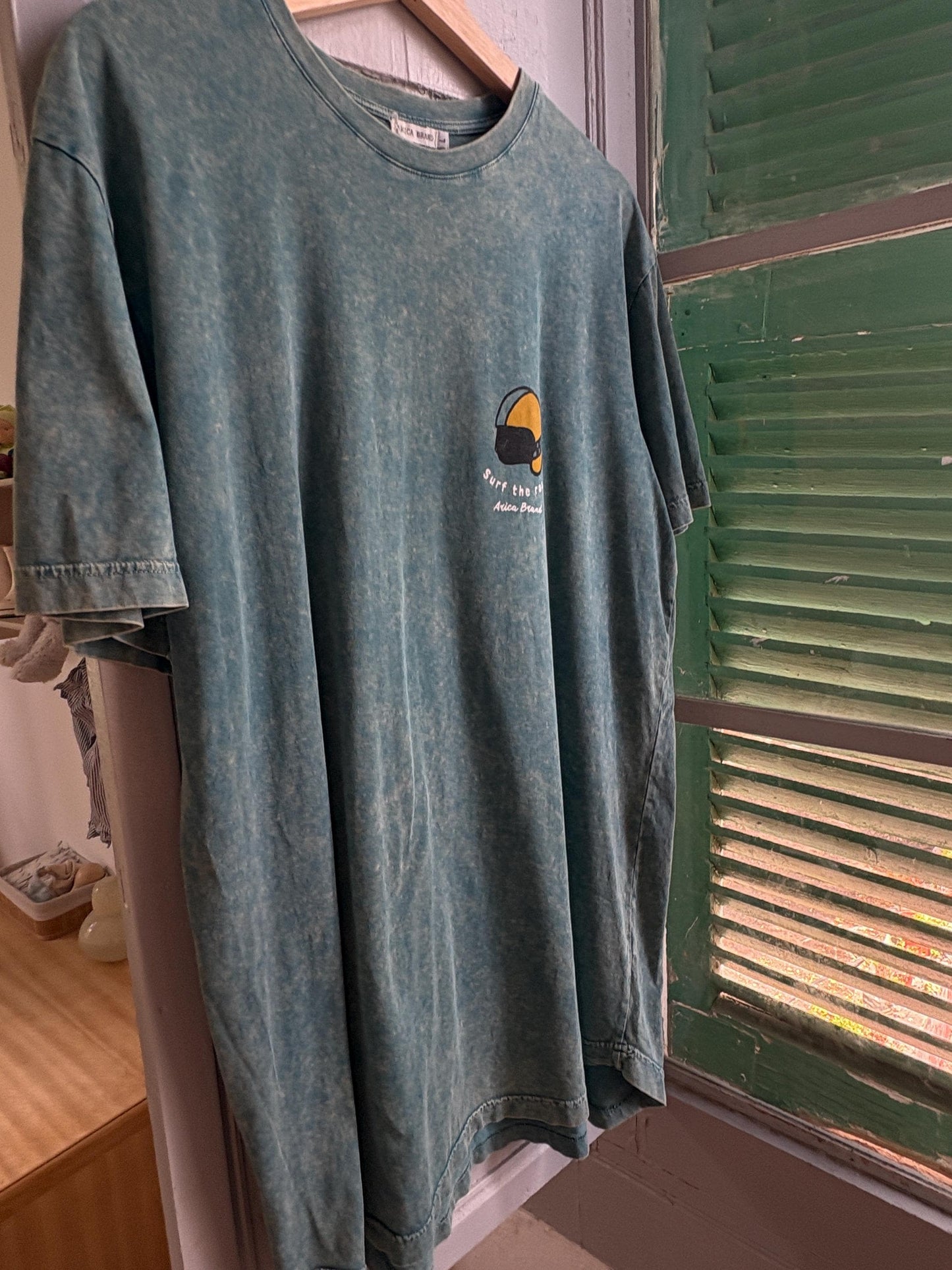 Vintage Cotton Surf Shirt - Men's Button-Up — back view