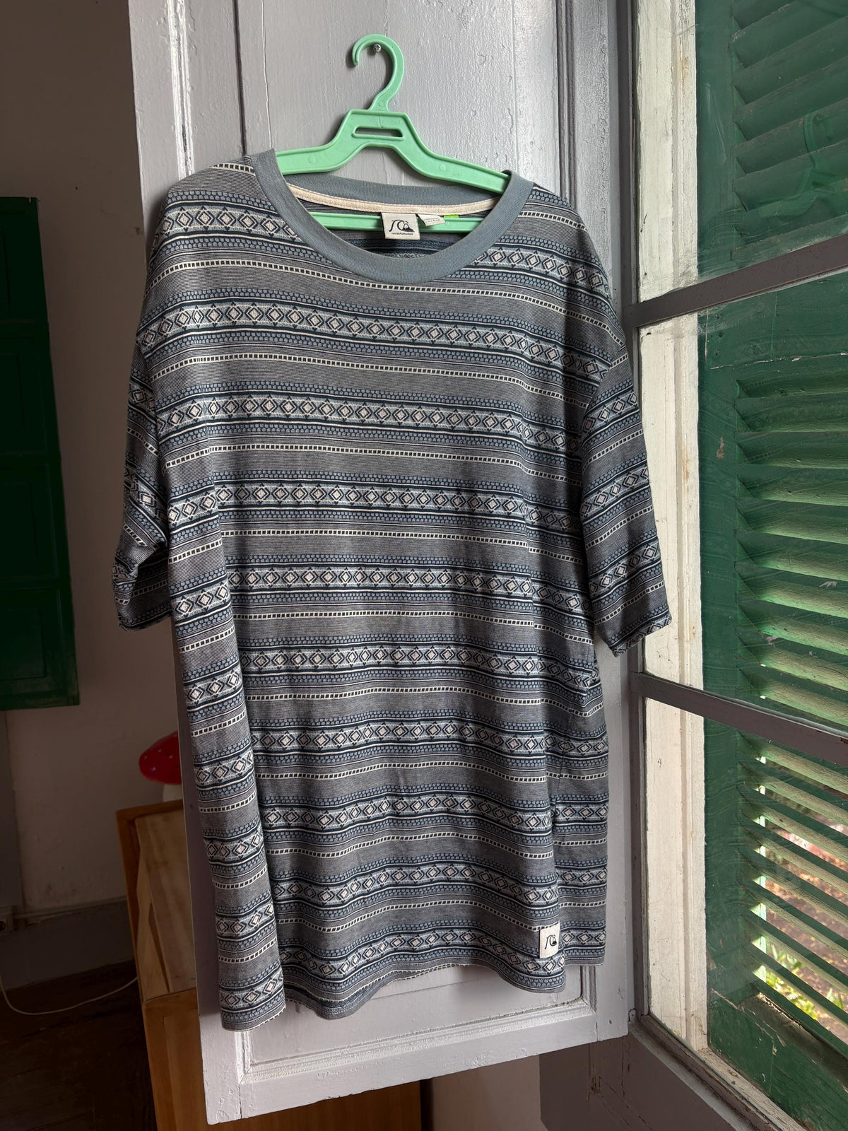 Vintage Quiksilver Tribal Stripe T Shirt, Men's Surf Tee, Festival Shirt, Y2K Skate T Shirt, Size L