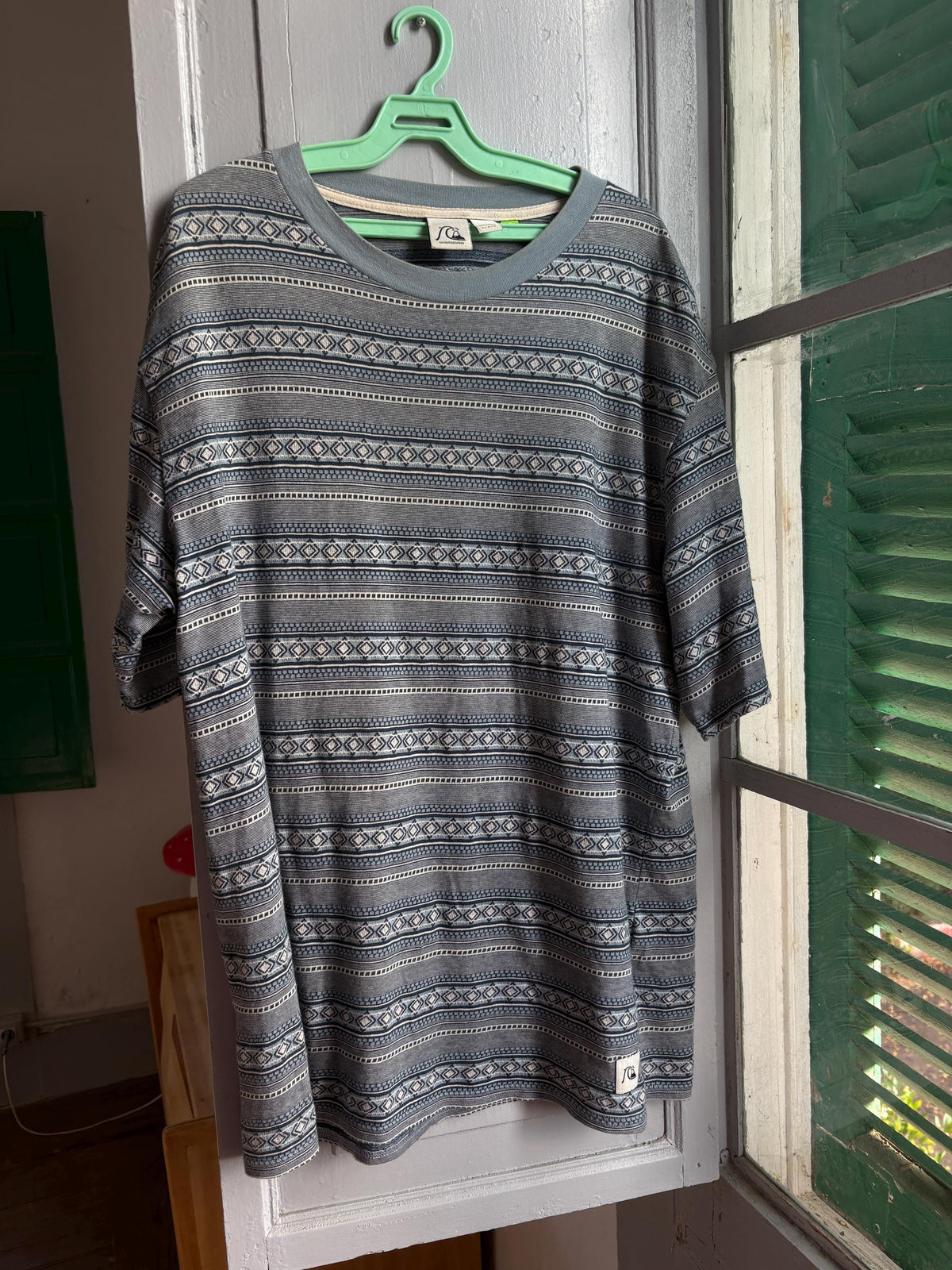 Vintage Quiksilver Tribal Stripe T Shirt, Men's Surf Tee, Festival Shirt, Y2K Skate T Shirt, Size L