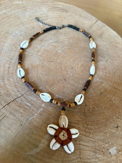 Vintage Cowrie Shell Necklace, Beach Boho Necklace, Hawaiian Style Shell Pendant, Surfer Jewelry, Festival Necklace, Unisex Summer Accessory