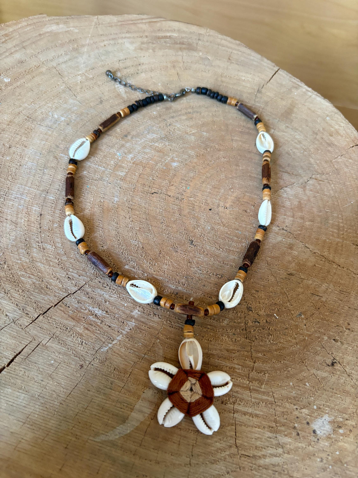 Vintage Cowrie Shell Necklace, Beach Boho Necklace, Hawaiian Style Shell Pendant, Surfer Jewelry, Festival Necklace, Unisex Summer Accessory