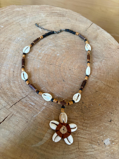 Vintage Cowrie Shell Necklace, Beach Boho Necklace, Hawaiian Style Shell Pendant, Surfer Jewelry, Festival Necklace, Unisex Summer Accessory
