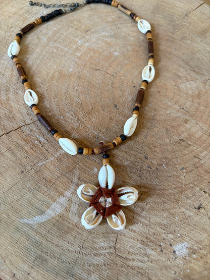 Vintage Cowrie Shell Necklace, Beach Boho Necklace, Hawaiian Style Shell Pendant, Surfer Jewelry, Festival Necklace, Unisex Summer Accessory