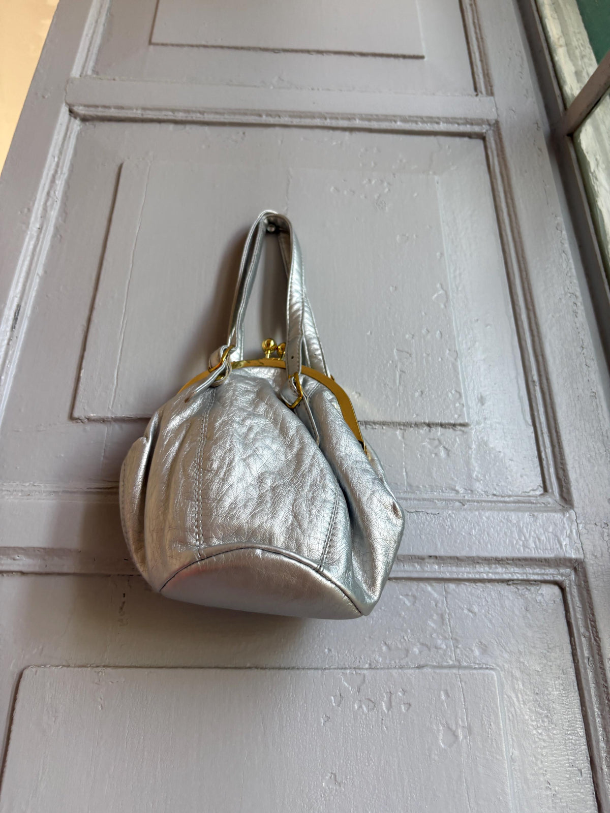 Vintage Silver Kiss Lock Handbag, Metallic Faux Leather Purse, Y2K Shoulder Bag, Retro Evening Bag, Small Women's Handbag