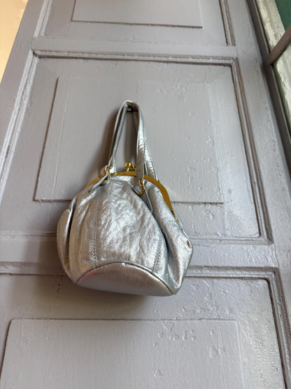 Vintage Silver Kiss Lock Handbag, Metallic Faux Leather Purse, Y2K Shoulder Bag, Retro Evening Bag, Small Women's Handbag