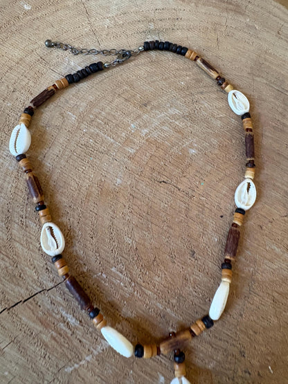 Vintage Cowrie Shell Necklace, Beach Boho Necklace, Hawaiian Style Shell Pendant, Surfer Jewelry, Festival Necklace, Unisex Summer Accessory