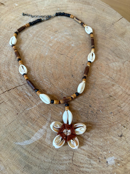 Vintage Cowrie Shell Necklace, Beach Boho Necklace, Hawaiian Style Shell Pendant, Surfer Jewelry, Festival Necklace, Unisex Summer Accessory