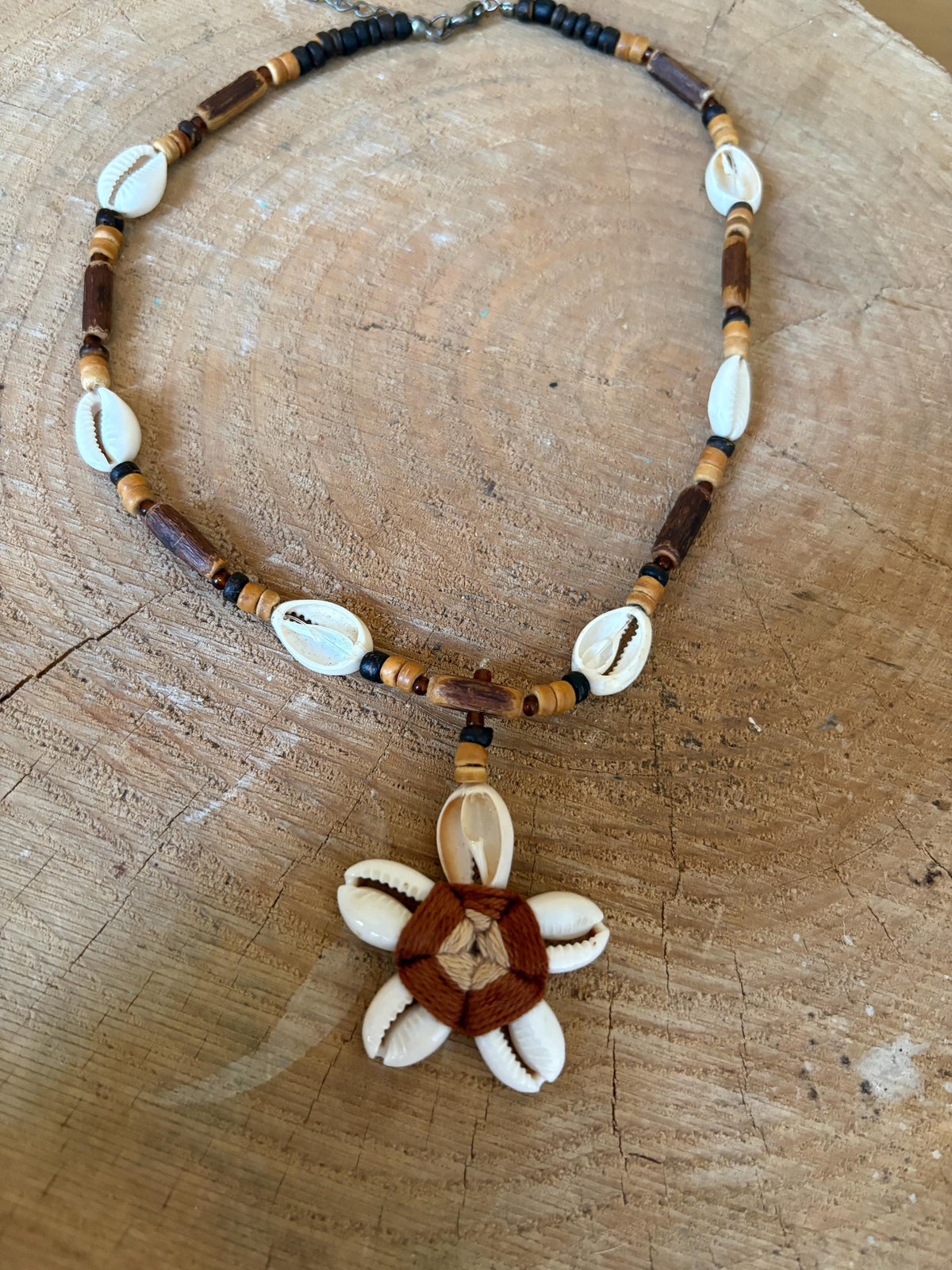 Vintage Cowrie Shell Necklace, Beach Boho Necklace, Hawaiian Style Shell Pendant, Surfer Jewelry, Festival Necklace, Unisex Summer Accessory