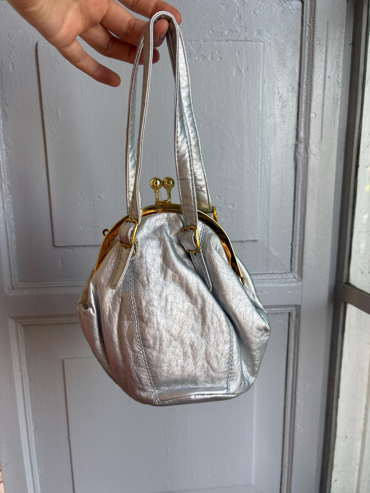 Vintage Silver Kiss Lock Handbag, Metallic Faux Leather Purse, Y2K Shoulder Bag, Retro Evening Bag, Small Women's Handbag