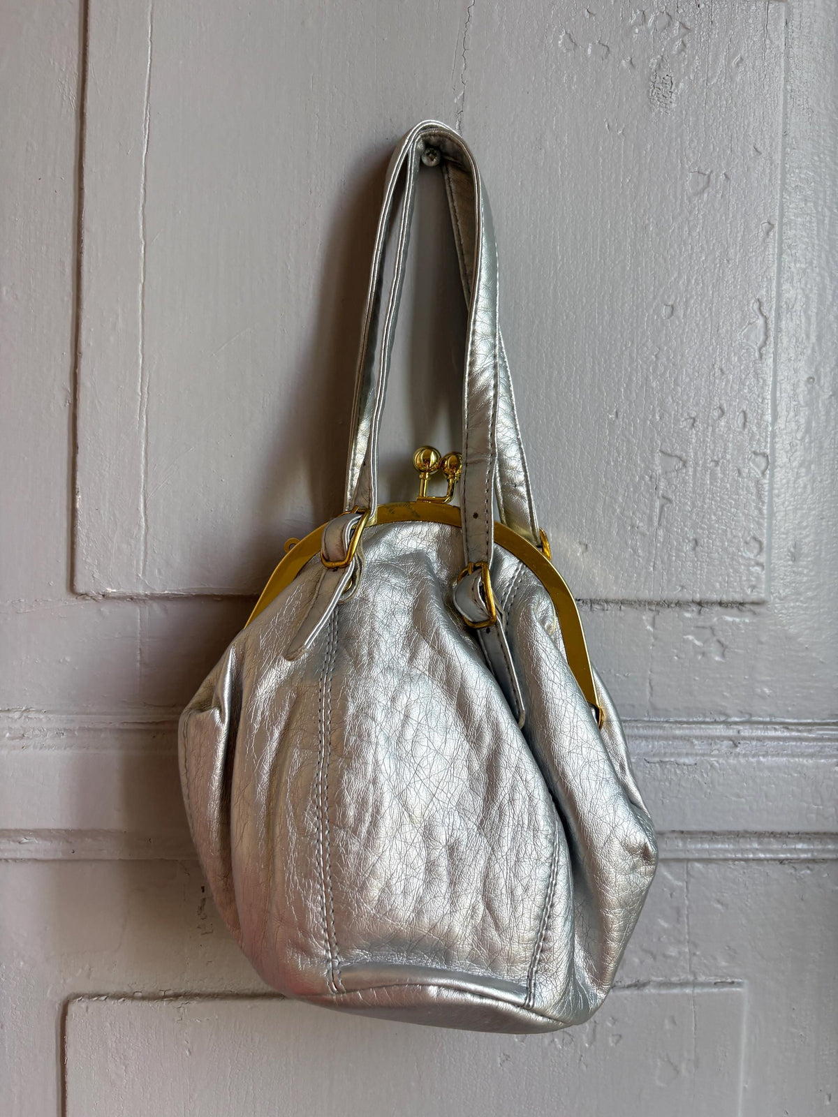 Vintage Silver Kiss Lock Handbag, Metallic Faux Leather Purse, Y2K Shoulder Bag, Retro Evening Bag, Small Women's Handbag