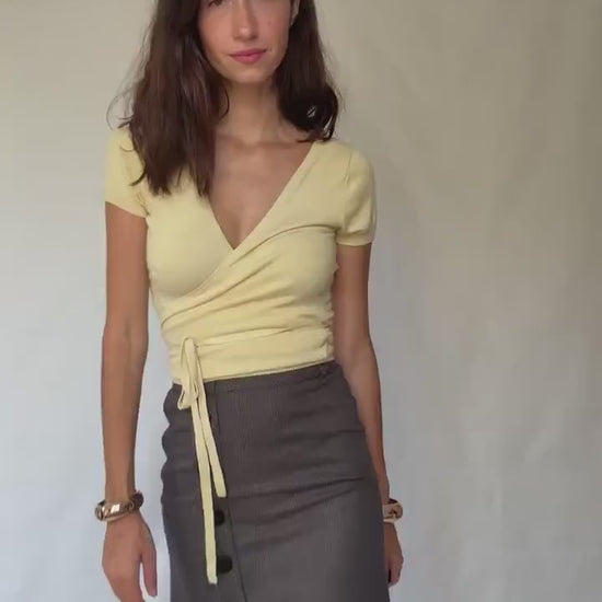 Luxurious Schumacher Silk and Cashmere Wrap Top in Yellow with Deep V-Neck and Tie Closure – Streetwear Style, Zendaya style – US S