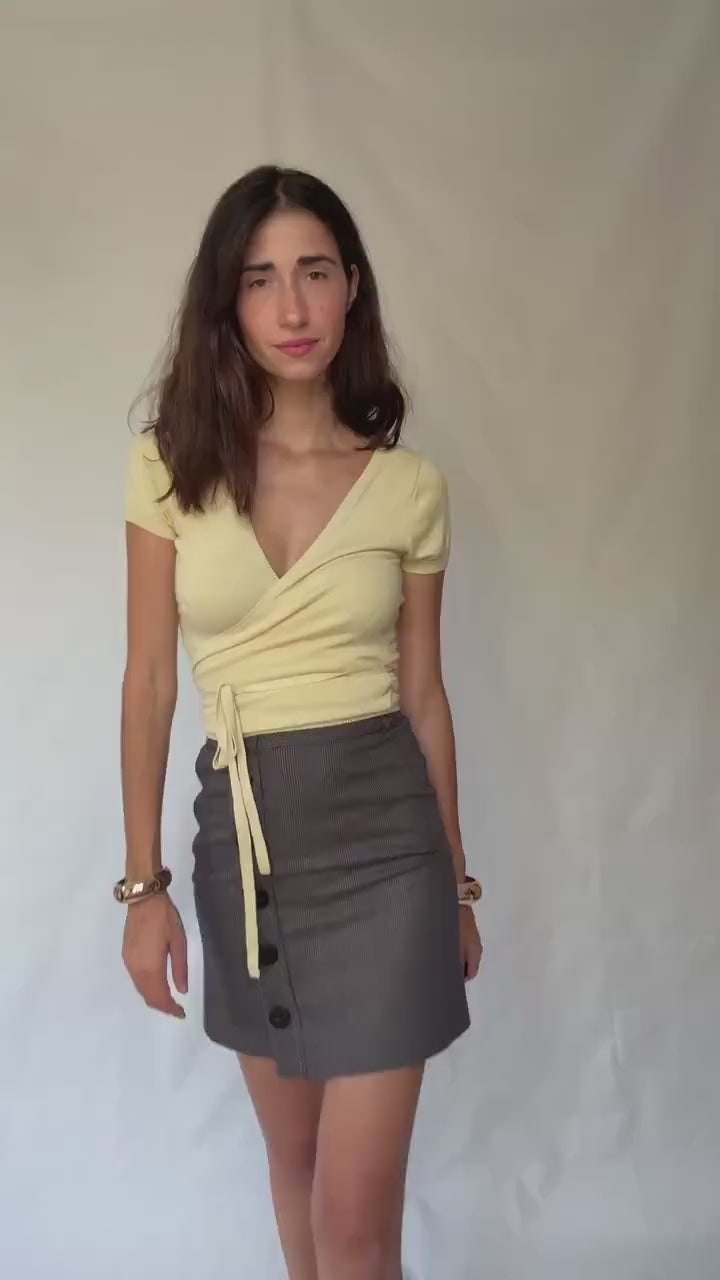 Luxurious Schumacher Silk and Cashmere Wrap Top in Yellow with Deep V-Neck and Tie Closure – Streetwear Style, Zendaya style – US S