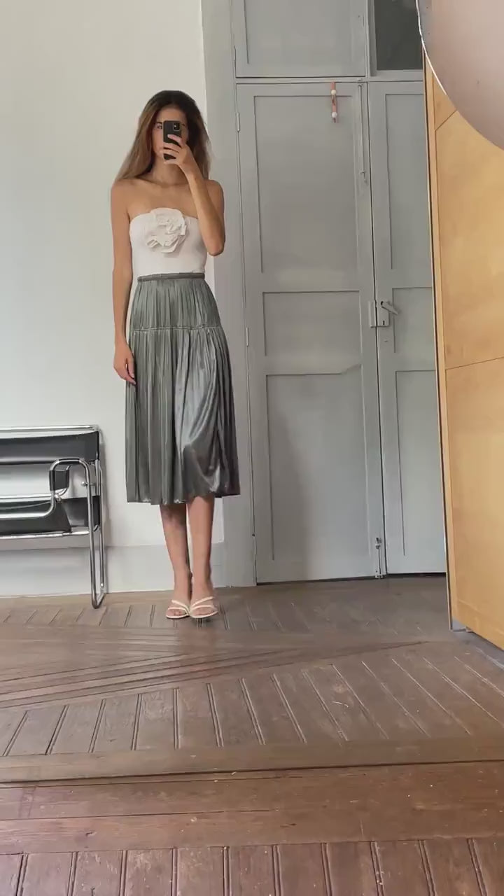 Silver festive midi skirt, High waist vintage metallic pleated skirt, News years eve and Christmass outfit,  Elegant Evening Wear, Size S