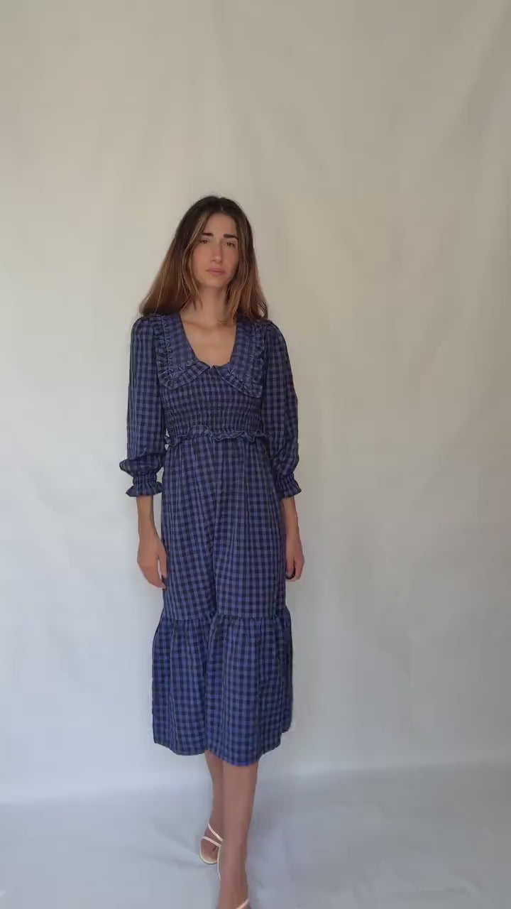 Vintage gingham cotton blend maxi dress with shirred waist and statement collar – navy cottagecore check prairie look US XS